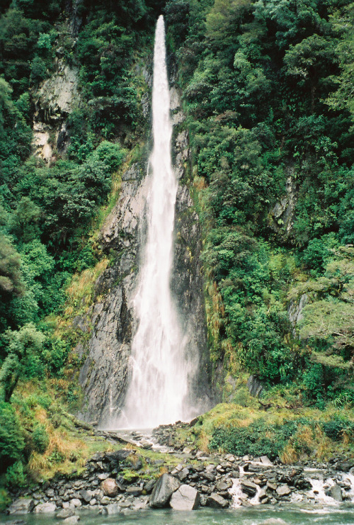 landscapering:  Thunder Creek Falls (by anthonylibrarian)  want more posts like this? check out my b