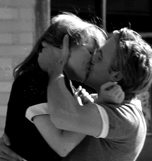 doing-sex:  .   Miss these types of kisses :(