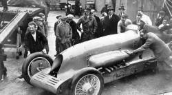 oldflorida:  The Bluebird is ready to race in Daytona, 1920’s. 