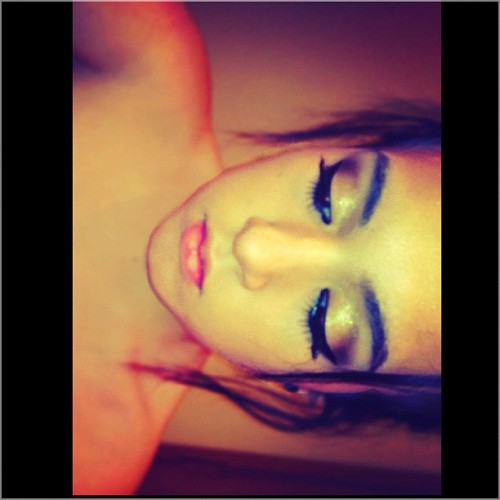 #makeup #bronze  #brown #lashes #eyelashes #eyeshadow #glitter Follow me instagram.com/jocelyns11