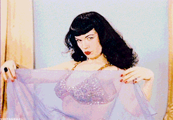  Bettie Page dancing in Varietease (1954)