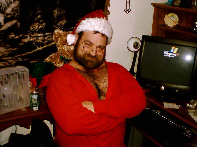 hunghairybear:  That furry chest and beard!  Make with the meaty bears dressed up