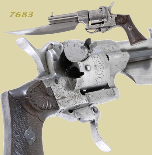 ghost-of-gold:Spanish pinfire revolver with under-mounted blade