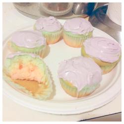 GUUUUYS I made cupcakes