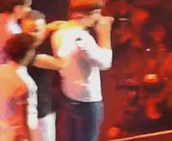 needsmoresarcasm:  Harry moaning in response to Liam massaging his shoulders & subsequent mocking (x) 