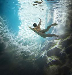 nakedwanderer:  Naked underwater 