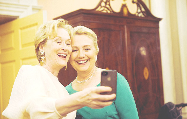 marenmorris:  Meryl Streep, pro at taking selfies 