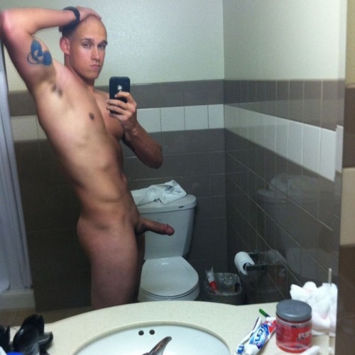 hot-naked-male-self-pics:   Toned, smooth, tattooed, cut stud!