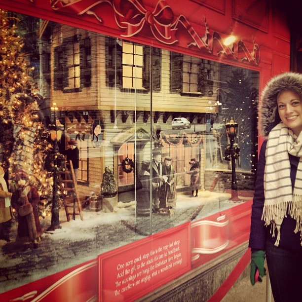 @meryl_ba_jeryl checking out the Christmas windows!