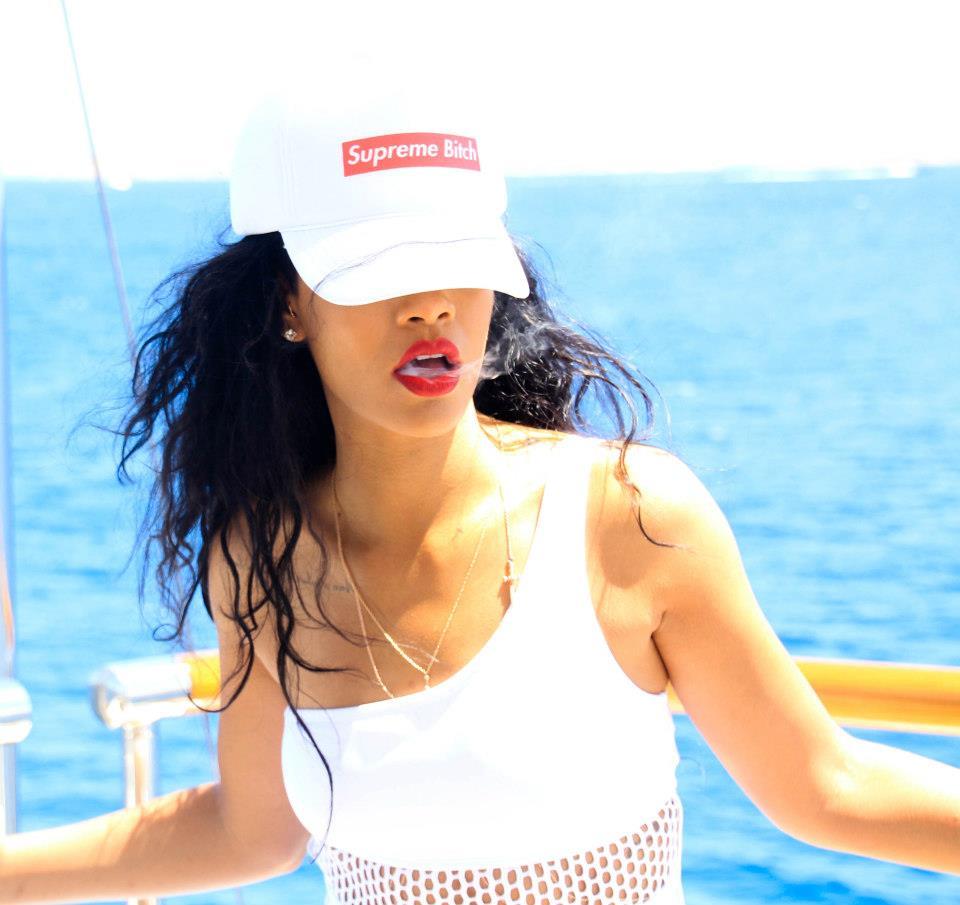 rihanna looks phenomenal in these pics