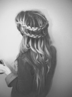 sweetdoll97:  Resultados de la búsqueda para trensas on @weheartit.com - http://whrt.it/Sqnfzg  la quiero :3