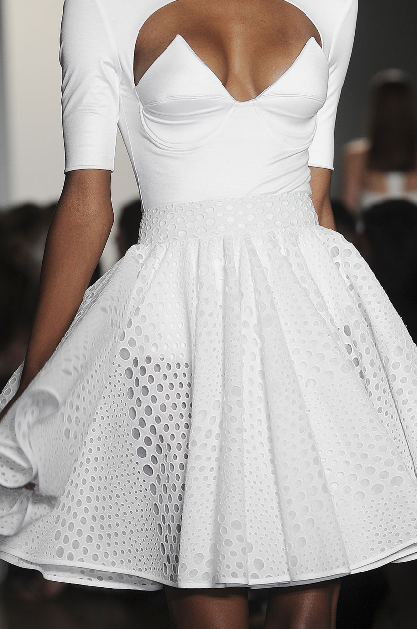 devilwwearspradaa:  givenchy-babe:  X  I 