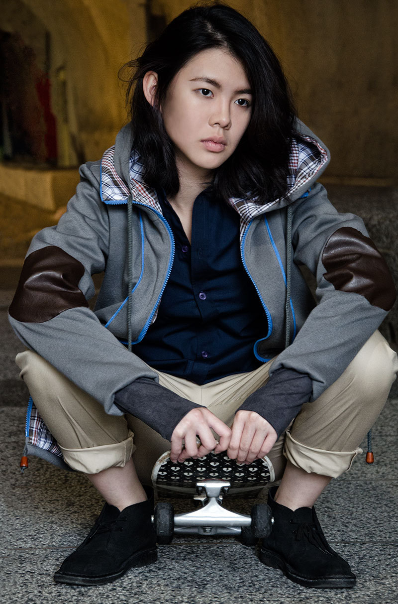 androgynous-fashion-design:    One of the giveaways for the early offer is the hoodie.