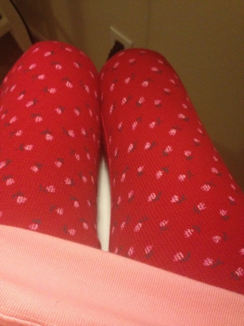 sweetseekers: one more pic of my hot leggings from american apparel (im bad) (they were 5 buck)