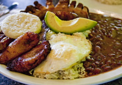 jugodechinola:  Craving a Bandeja Paisa right