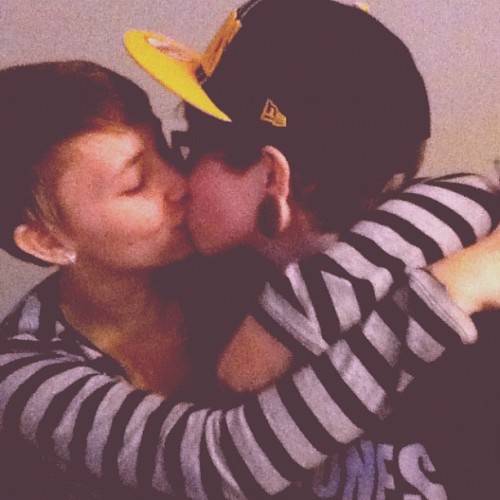 belvedereem:  screamcolor:  I love you. @fagarettes  Awww bitchbasket is happy…. :] 