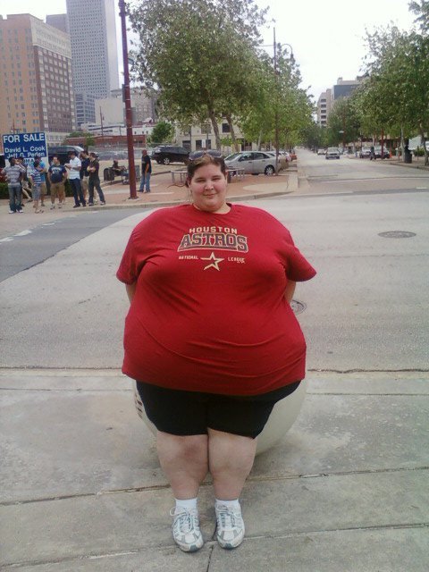 mckaty: ussbbw:  The streets of Houston, America’s fattest city.  Love how wide she is.