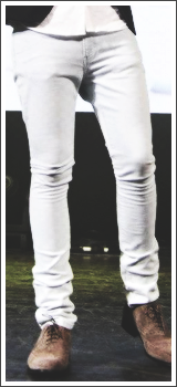 faky:  reasons why i cry → harry styles in skin tight jeans 