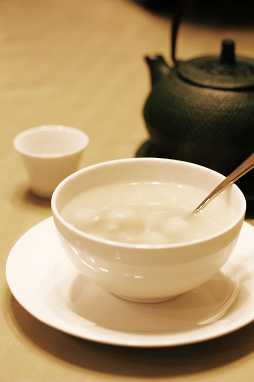 homemade black sesame-filled rice balls in sweet rice wine soup (酒酿圆子)