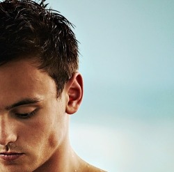 pretty-addictive:  Tom on the side. 