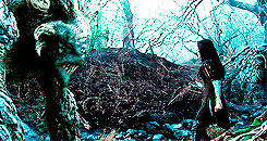 absencesrepetees:  Lips red as blood, hair black as night, bring me your heart, my