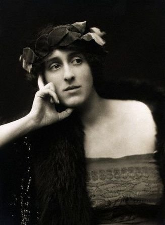 aboylan:Vita Sackville-West (1916) - Émil Otto Hoppé“Oh my dear, I can’t be clever and stand-offish 