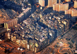 werenogoodweresuper:  Listen to 99% Invisible's podcast on the amazing Kowloon Walled City. Once one of the most dense places on earth. (color pic by Ian Lambot) 