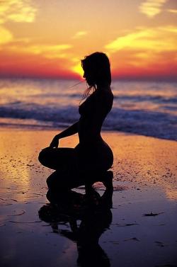 eroticlass:  Sunset silhouette