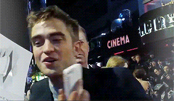 melindasordinos:   Rob and Kristen with fans @ the BD2 UK Premiere (fan video by