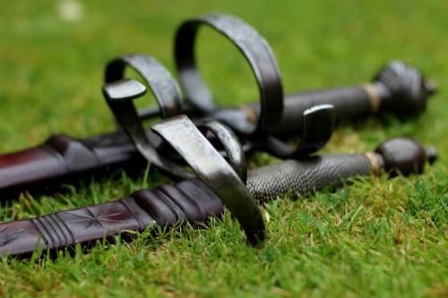 miscellanea-and-tomfoolery:notactuallythor:(x)Bolognese sword hilts, looks likeSexy.