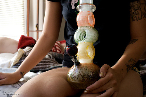 uptoke:  stonified:  Bonggg  I want this bong so badly 