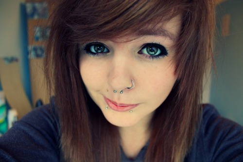 fuuck-an-apology:  pedrnavs:  Asi o mas bella*o*  Gracias, eso es muy dulce:) 