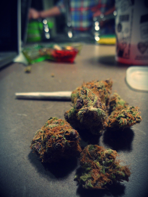 Crush a bit, little bit, roll it up, take a hit