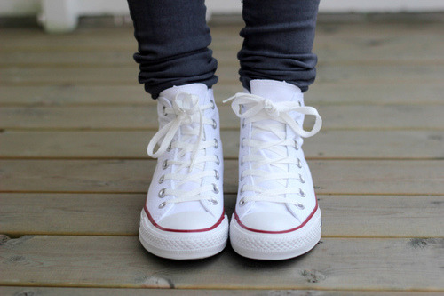 why are white converse&rsquo;s so cool?