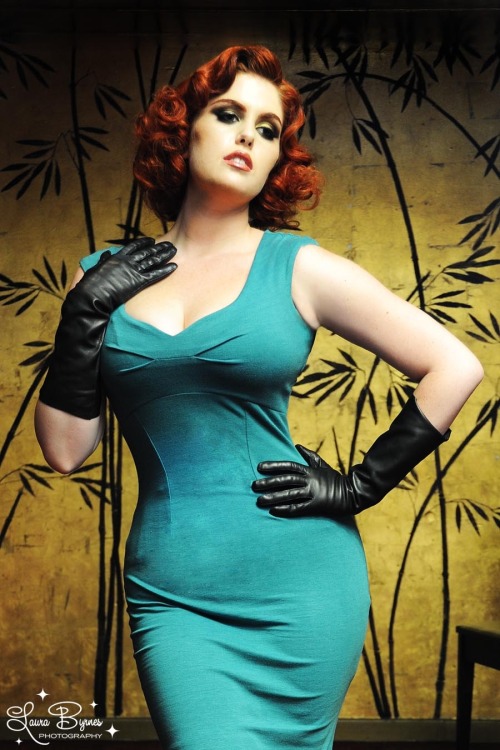 ms-curves:  One of two great pictures in the retro pin-up style of women with bright red hair and figure hugging outfits. What a cool picture and great look.