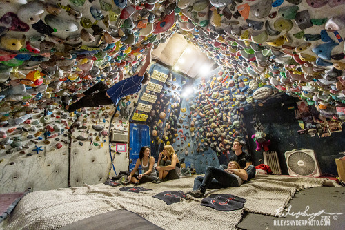 rileysnyderphoto:   Steven’s Garage, Salt Lake City, Utah Canon 5D mk III Canon 16-35 f/2.8L I