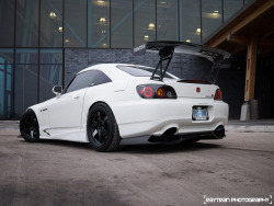 uhohlow:  Jacky’s Voltex S2000 by Raymond Tran on Flickr. 