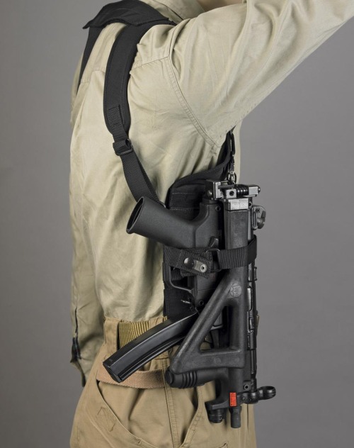 DeSantis DSD Tactical Subgun RigA shoulder holster for sub-machine guns such as the MP5 and UZI. The