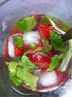 elemeant:  Strawberry and mint infused water