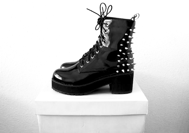 r-iviere:  eunoir:  sarah’s shoes that i am obsessed with.  soooo amazing 
