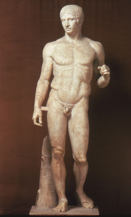 de-stl:Doryphoros, from Pompeiimarble, c. 440 BCEPolykleitosSome interesting snippets about “masculi