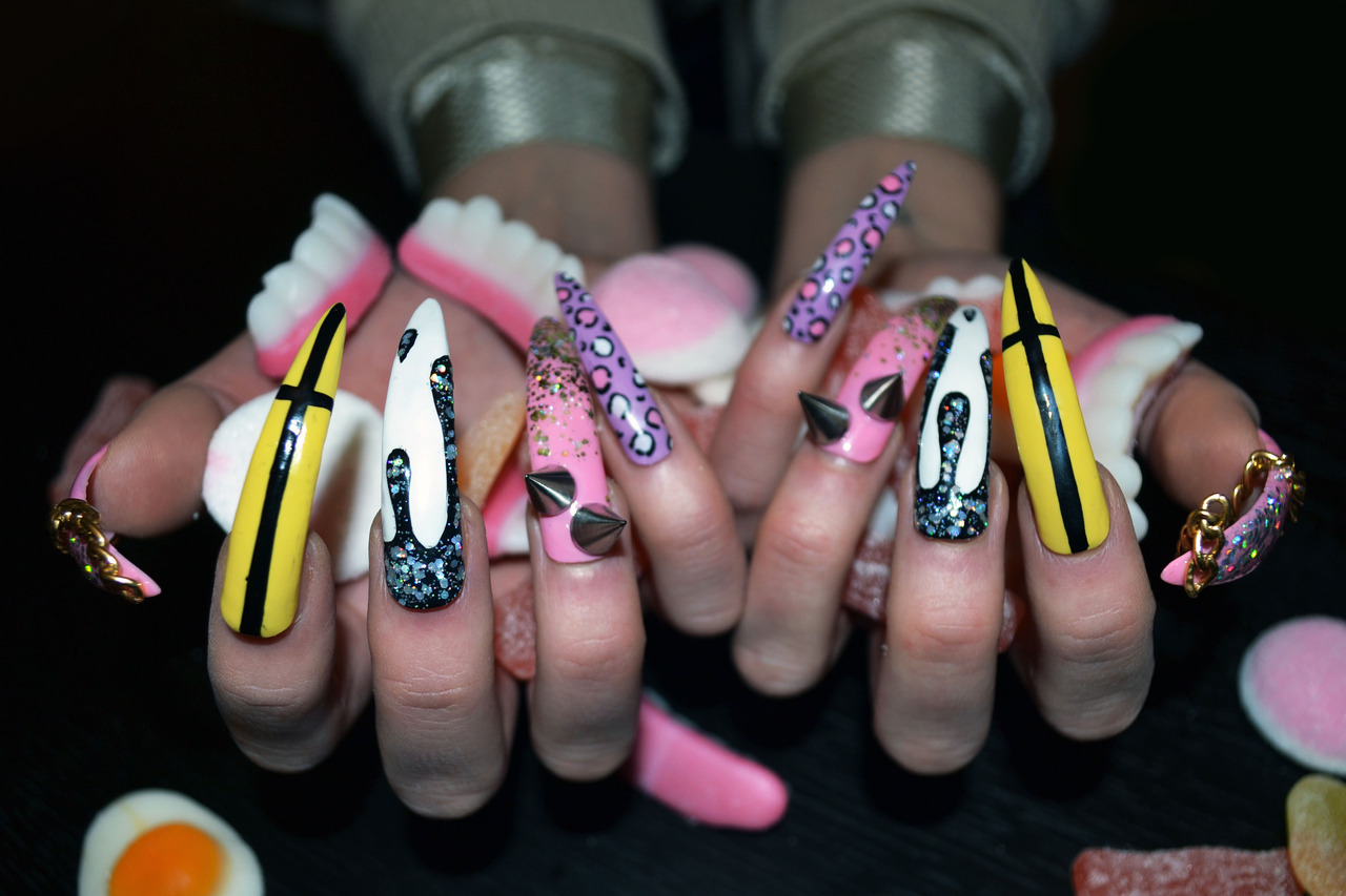 prettynailswag:  cutiecles:  Photoshoot! Nails by me!  nails of my dreams right hea!