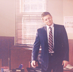destiel-is-my-canon:  The Most Accurate Visual Representation of a Bisexual Person  Dean with the bi