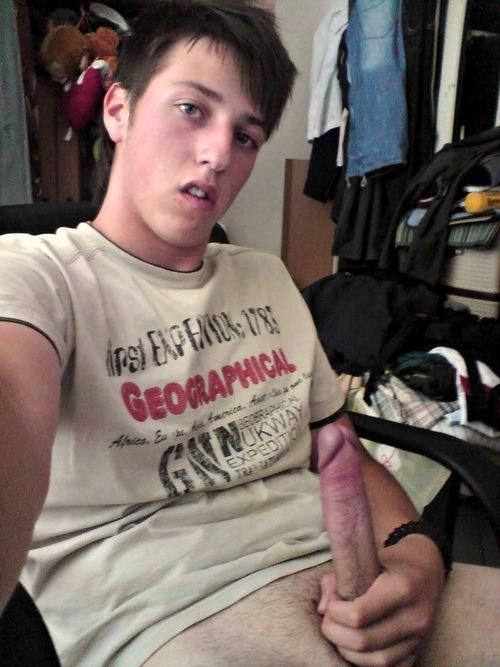 http://hotnekkidboiz.tumblr.com/post/41270289909
