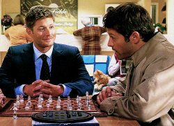 castiel-is-a-bluebird:  acafenfan:  I just want to draw attention to this scene from last week’s episode.  On the table there are two chessboards (apologies that you can’t see one of the boards in this cap), and a game of peg solitaire.  The gameboard