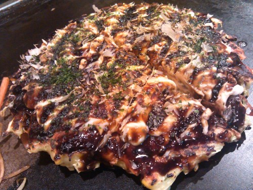 お好み焼き（Okonomi yaki) This is okonomiyaki from my favorite restaurant in Fukuoka!  I really like their