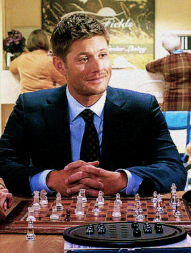 katnisstiel:  Oh my god. I just cropped this picture and asked my boyfriend who he