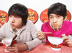 orange-empress:  too much ramyeon… 