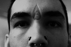 sinking-ships:  Forehead scarification by