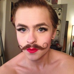 alayhwmikibo:  officersneepsnop:  i can’t tell if this is a girl doing female to male makeup and just put on lipstick and eyemakeup or if this is a guy who put on makeup  whispers i think it’s a boy….  #look at the shoulders whispers it doesn&rsquo;t